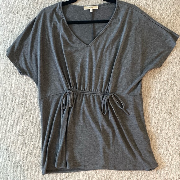 Andree by Unit charcoal grey, v-neck shirt with ties. - Picture 1 of 5